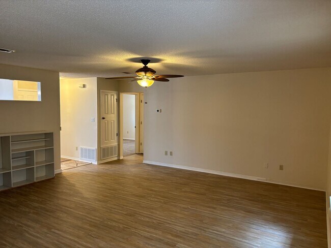 Building Photo - Nice home in Pace area!