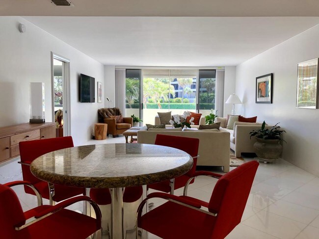Foto del edificio - 100  Sunrise Avenue 2080