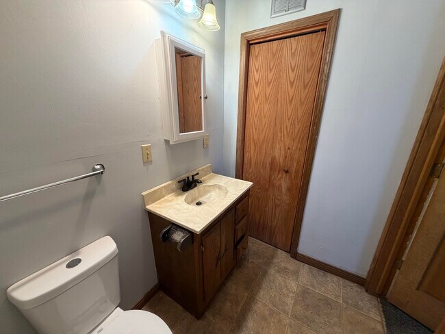 Foto del edificio - 608 Seminary-W