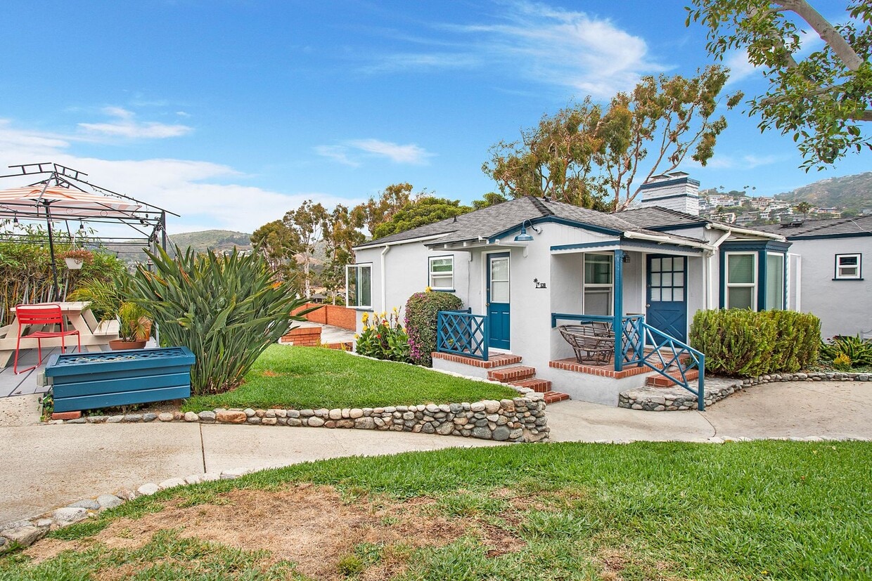 Primary Photo - Comfortable 1 Bedroom Cottage Located in t...
