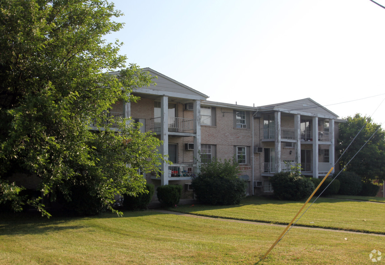 Building Photo - 9-15 Sunnyslope Dr