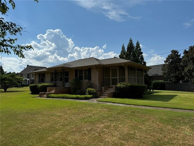 Foto del edificio - 5005 Lower Roswell Rd