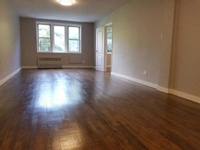 Foto del edificio - 2 bedroom in BRONX NY 10471