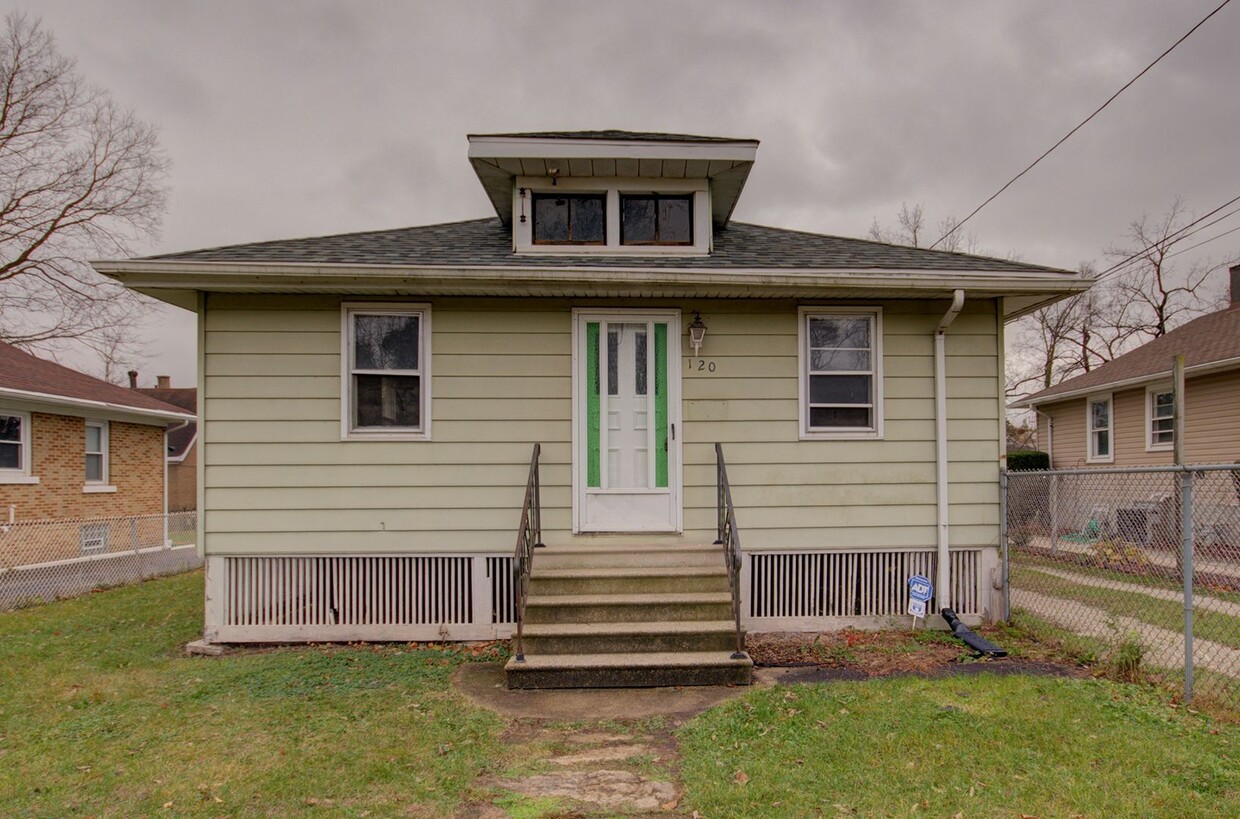 Primary Photo - Charming updated 2 bd 1 ba bungalow