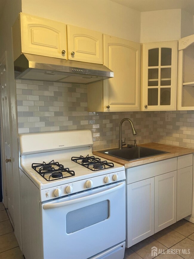 Foto del edificio - 638 Bound Brook Rd
