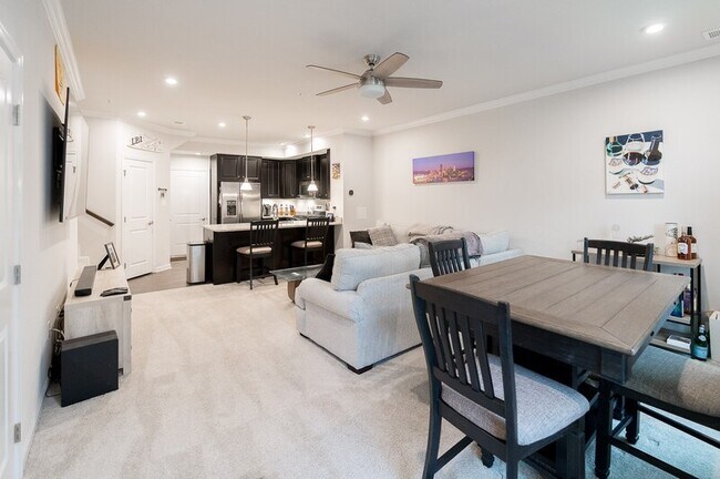 Foto del edificio - 4880 Hiteshow Dr