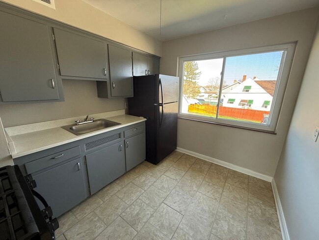 Foto del edificio - 4101 Ridge Rd