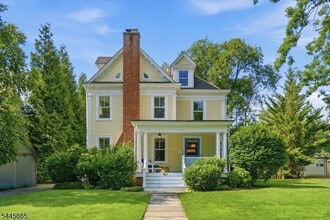 Building Photo - 40 Oakwood Ave
