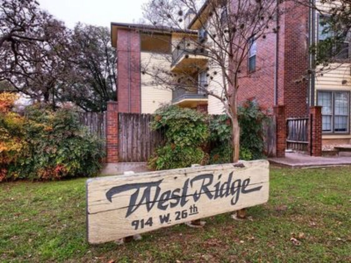 Building Photo - 914 W 26th St