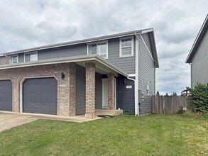 Building Photo - 780 N Cloverleaf Loop