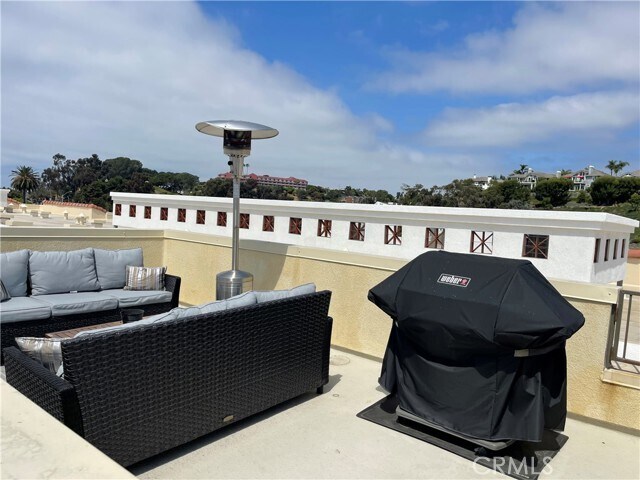 Building Photo - 3326 Doheny Way