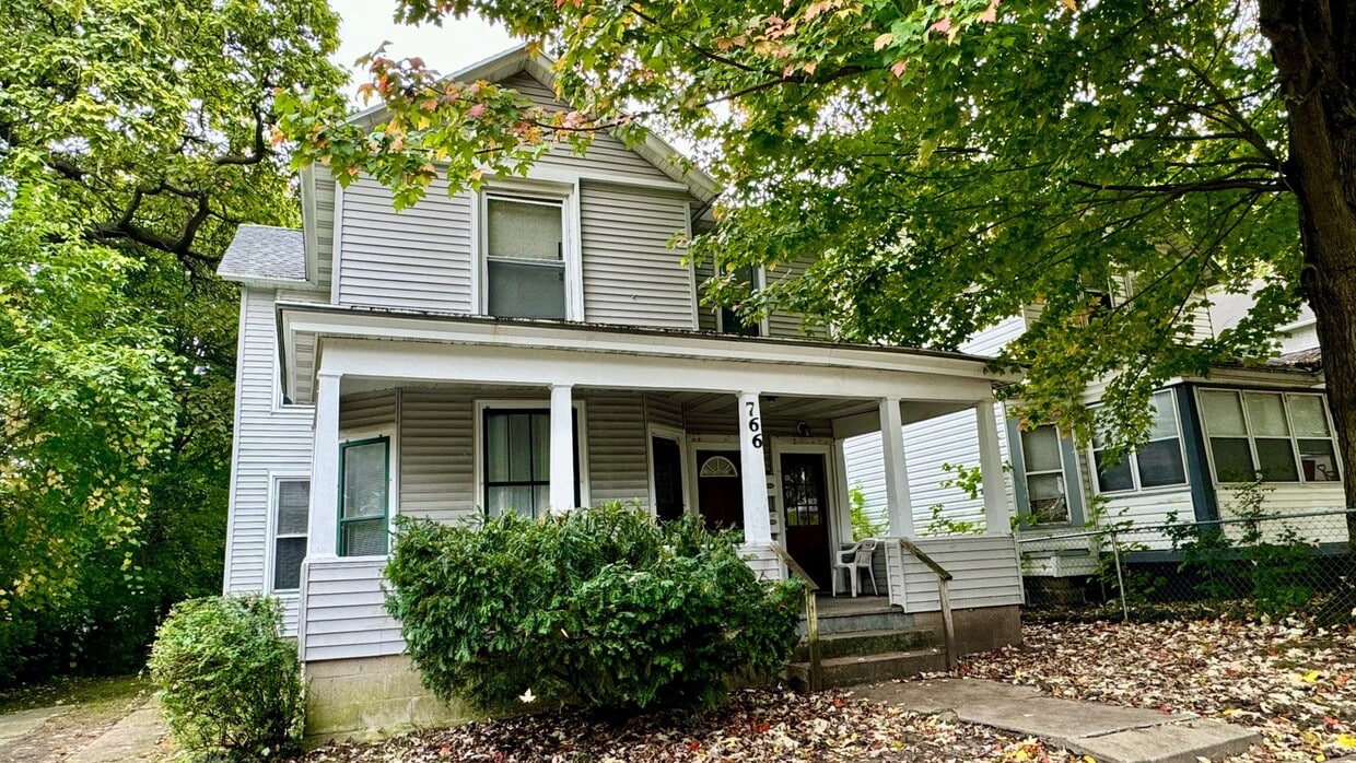 Primary Photo - 766 Clancy Ave NE