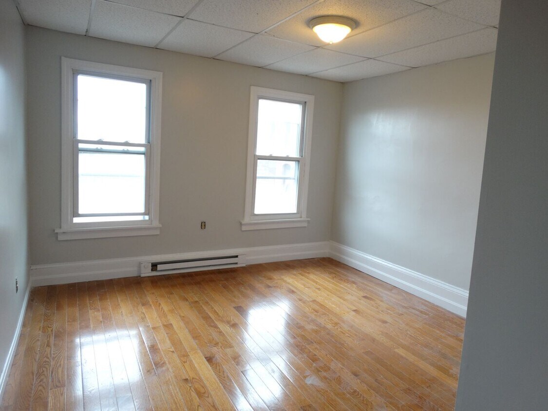 Building Photo - 259 Border St