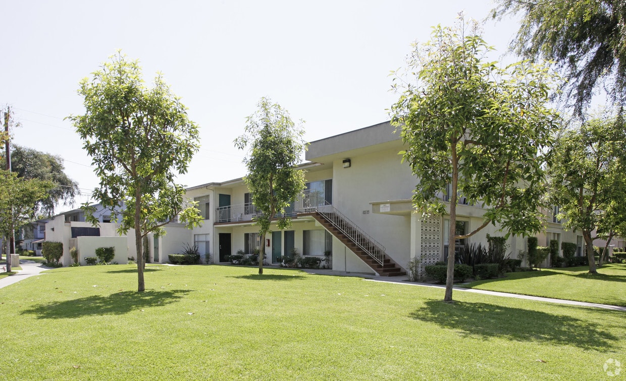 Primary Photo - Roberts Apartments