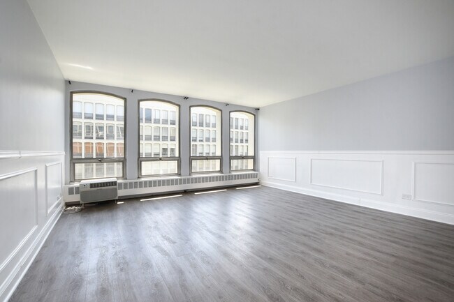 Building Photo - 1451 E 55th St