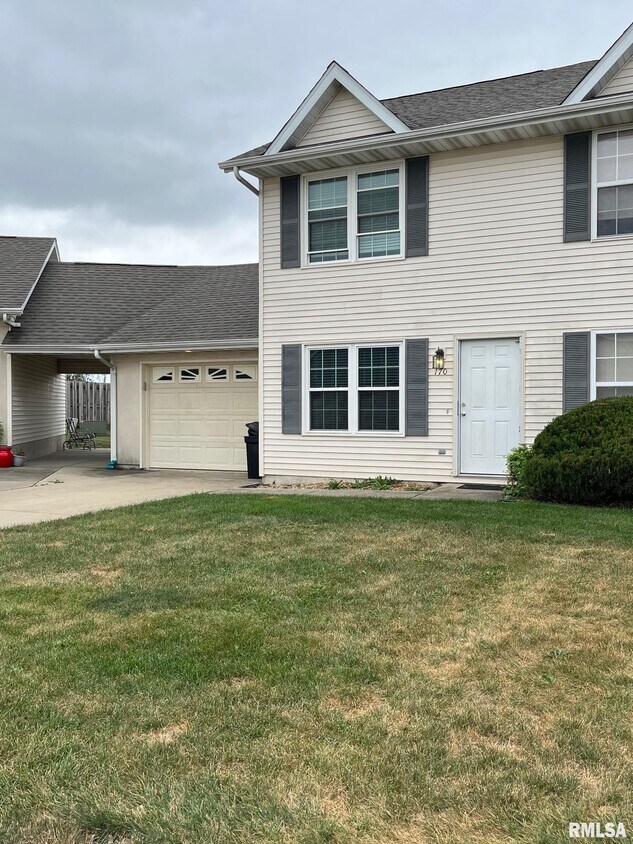 170 Jennifer Ct, Chatham, IL 62629 Room for Rent in Chatham, IL