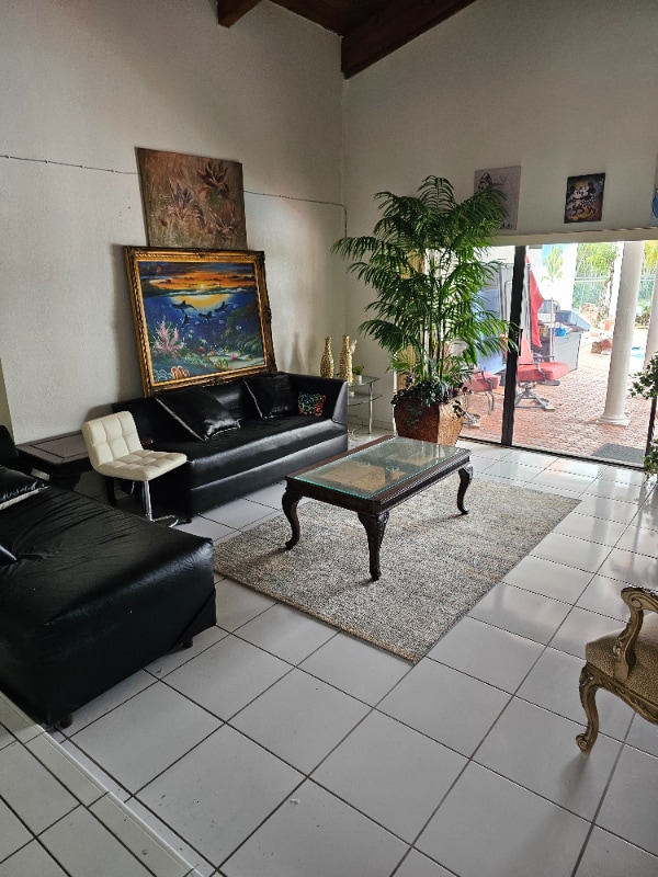 Foto del edificio - 740 Bluebird Ln