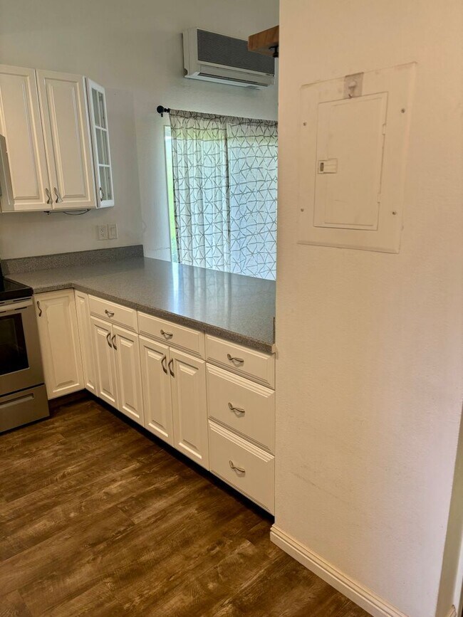 Building Photo - This lovely two bed, two bath condo at Wai...