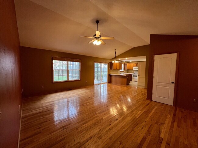 Foto del edificio - 3BR / 2BA  - with Fenced in backyard