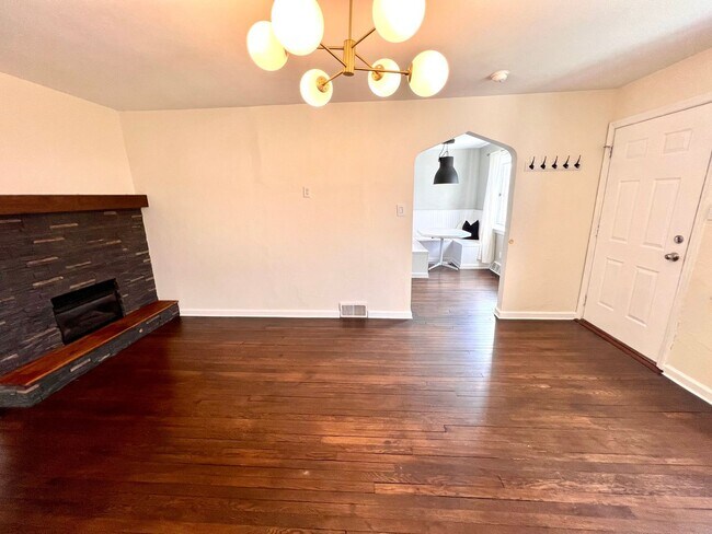 Foto del edificio - Brentwood - Stunning 3 Bedroom 2 Bathroom ...