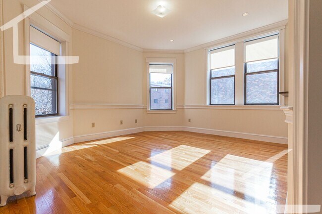 Foto del edificio - Nicely renovated 1 bed unit on the Green Line