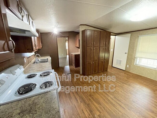 Building Photo - 15612 Tuscan Oaks