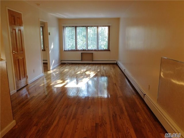 Foto del edificio - 25-81-81 49th St