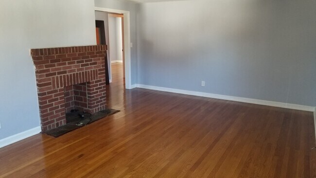 Building Photo - 10 Elsman Ter