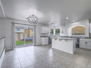 Building Photo - 10898 Carberry Hill St