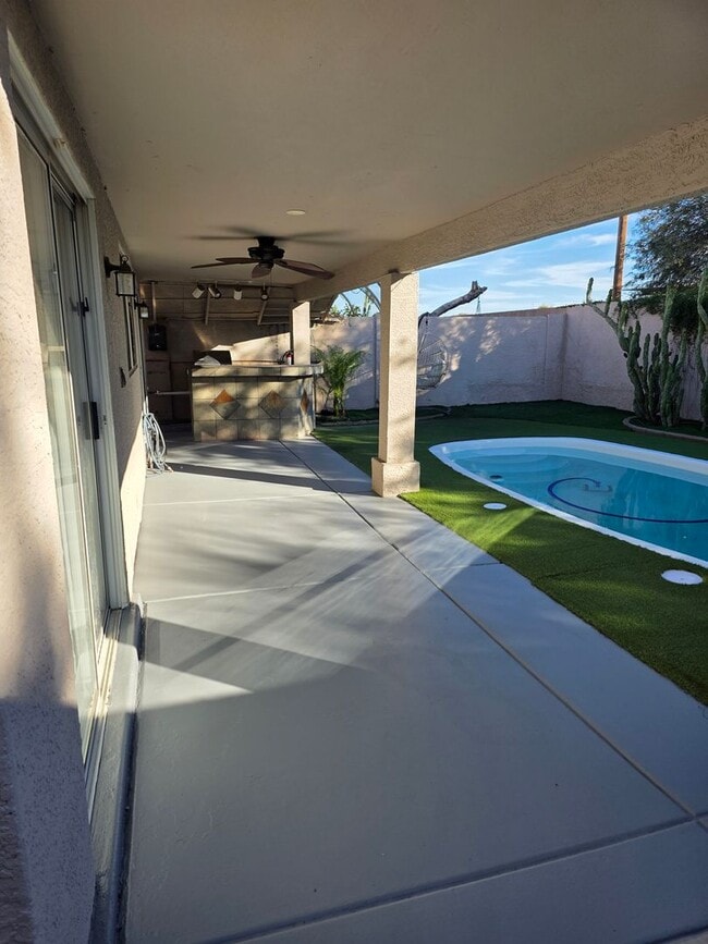 Building Photo - Beautiful 3BR 2BA Home w/ Private Pool • Pool + Covered Patio • Attached Garage in Phoenix