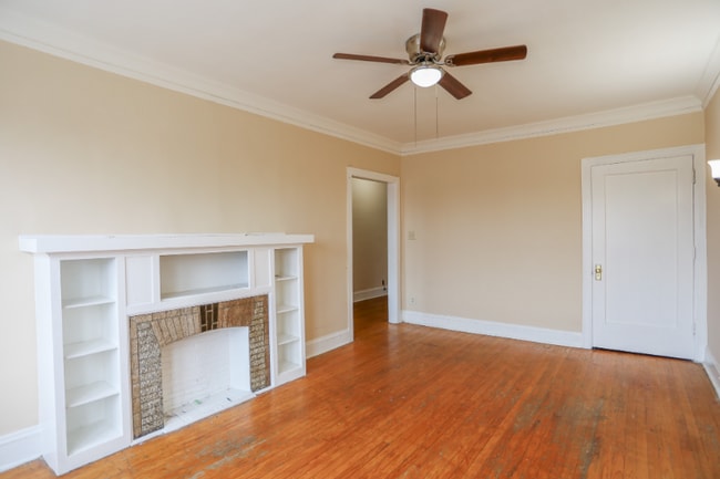 Foto del edificio - 4747 N Kenneth Ave