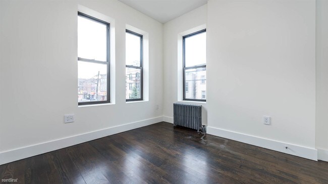 Building Photo - 880 Wyckoff Ave