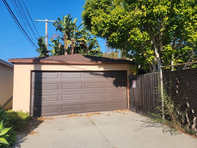 Foto del edificio - 3437 Mountain View Ave