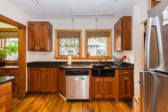 Foto del edificio - Mission Hill 6bed / 2bath - beautiful unit for September 1st 2026
