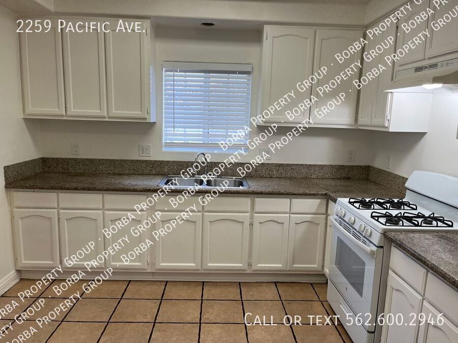 Primary Photo - 2259 Pacific Ave