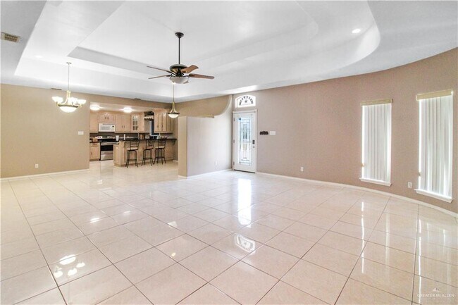 Building Photo - 715 Lake View Dr