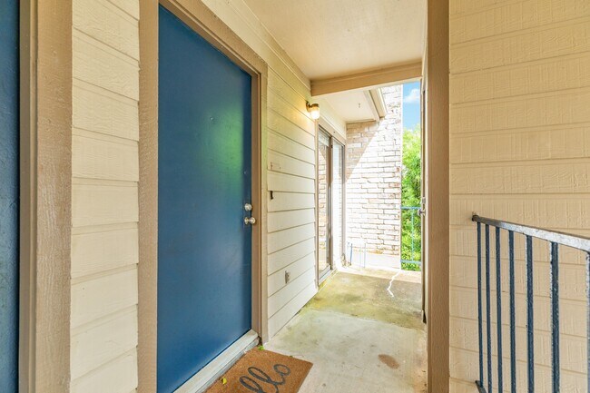 Foto del edificio - 7098 N Holiday Dr