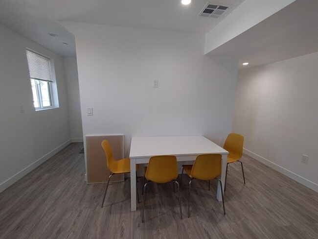 Building Photo - Private Bedroom w Personal Bathroom & Shower, shared student-oriented space