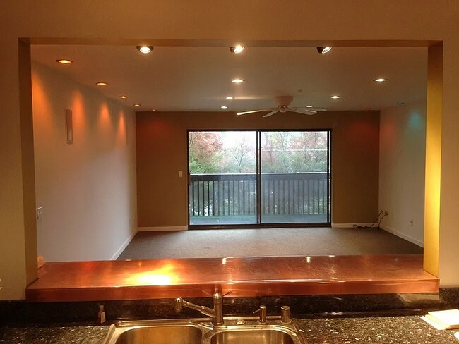 Foto del edificio - 300 Los Alamos Rd