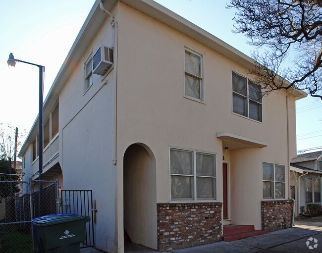 Building Photo - 2411 26th St