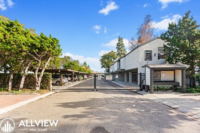 Foto del edificio - Beautifully Renovated 2-Bed, 2-Bath Home in a Gated Community!