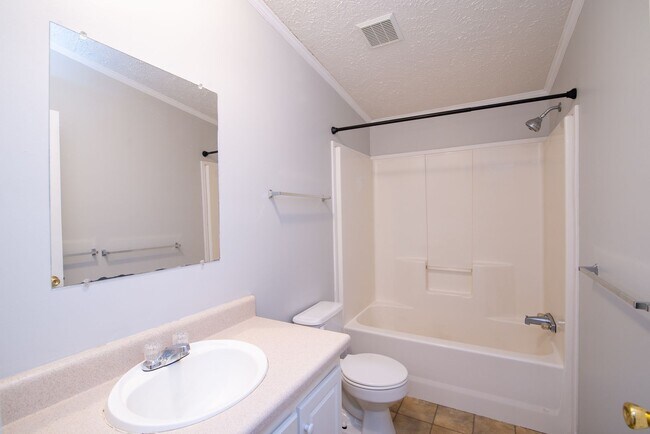 Foto del edificio - Nice 3BD/2BA Modular home near Lowes in Sylva available 5/1/26 for year long lease