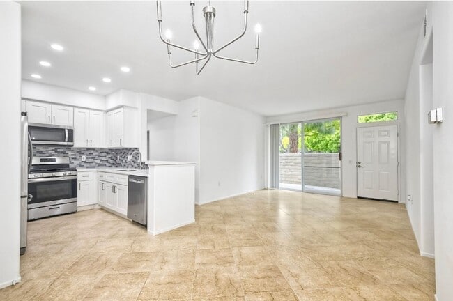 Building Photo - Newly Remodeled - Stunning 2 Bedroom, 2 Ba...