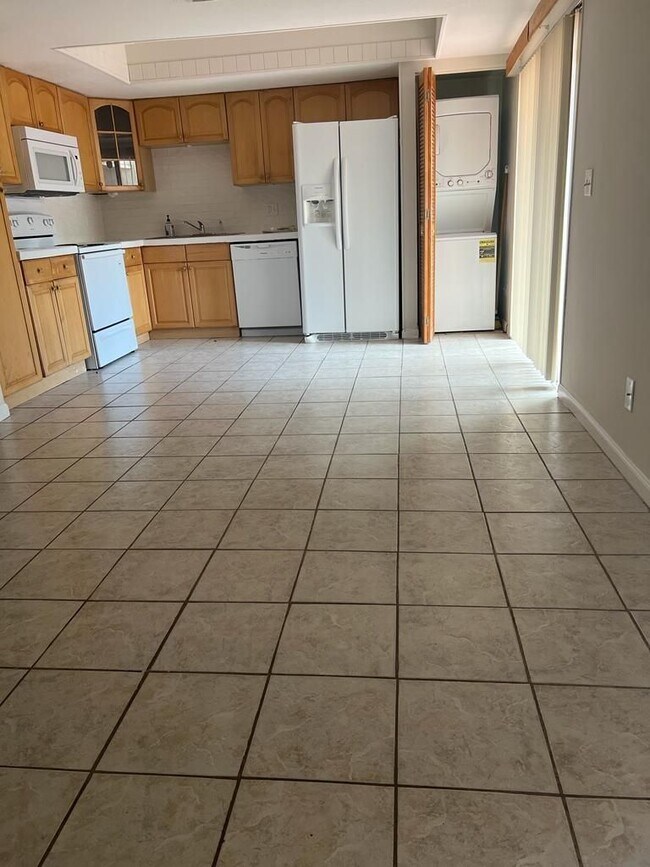 Building Photo - 1534 Shaker Cir
