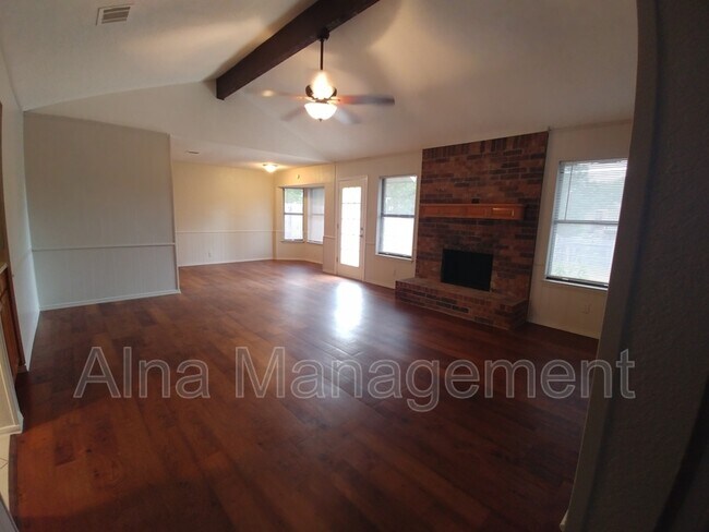Foto del edificio - 6461 Whitehurst Dr