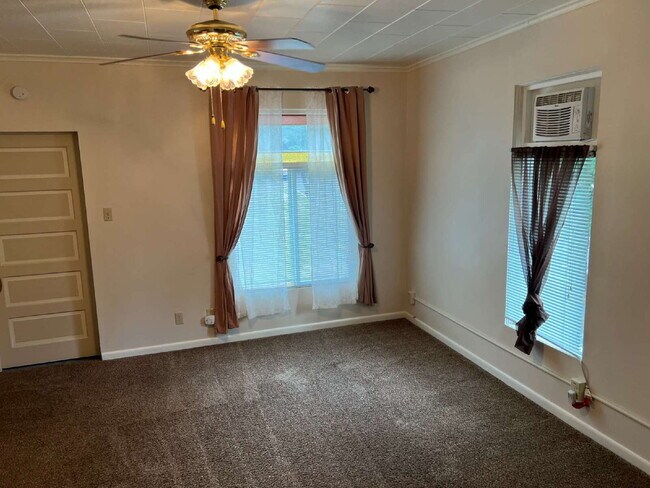 Foto del edificio - "Charming 2-Bed Oasis in the Heart of Moscow, ID – Cozy 764 Sq Ft Haven!"