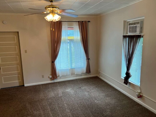 Building Photo - "Charming 2-Bed Oasis in the Heart of Moscow, ID – Cozy 764 Sq Ft Haven!"