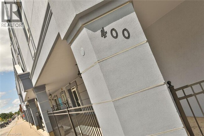 Photo du bâtiment - 400 York Blvd