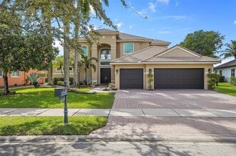 Building Photo - 11012 NW 70th Ct