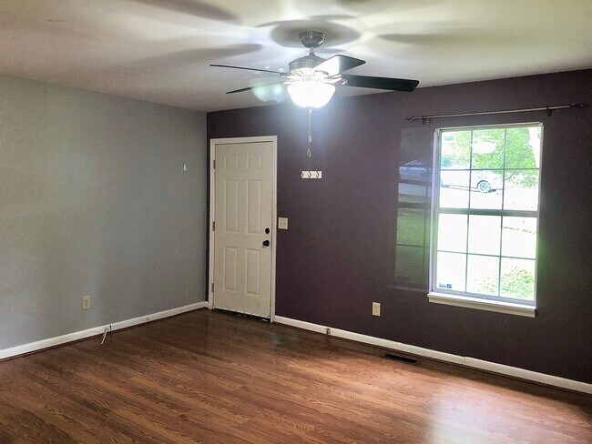Building Photo - Charming 2-Bedroom Home on Electric Avenue...